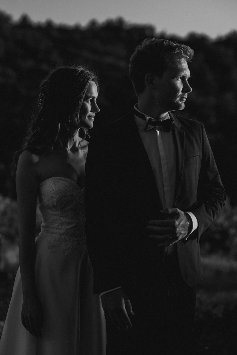 Črno bela poročna fotografija.