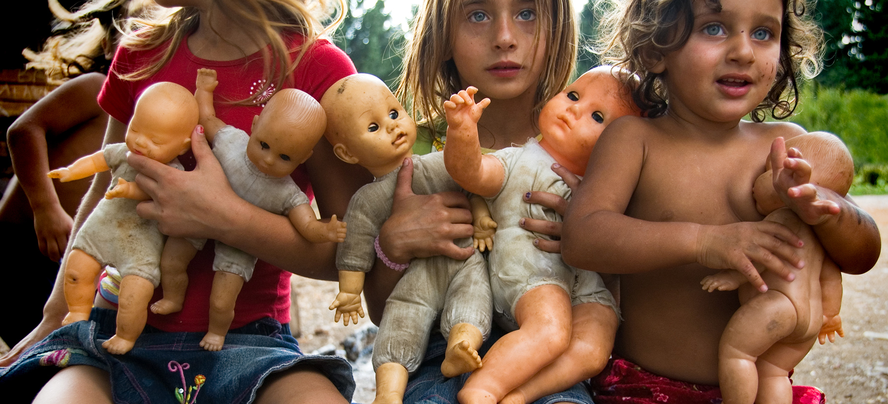 Example of a documentary photograph of gypsy children.