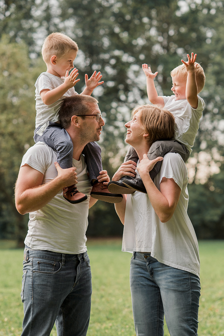 Photographing the family in nature.