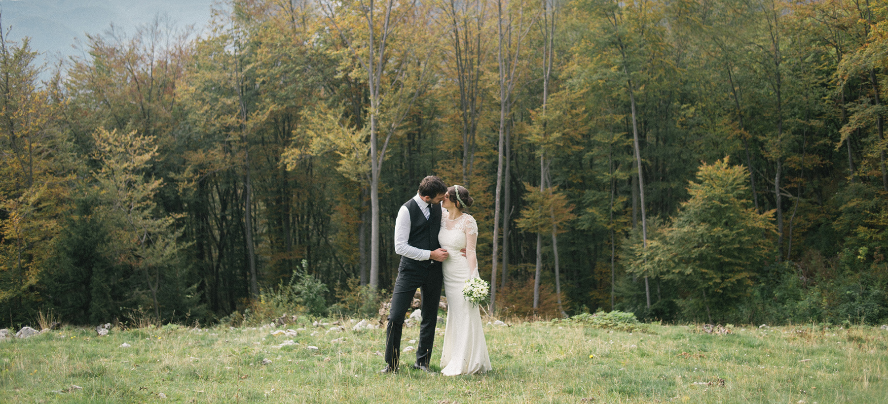 Wedding photography with bride and groom.